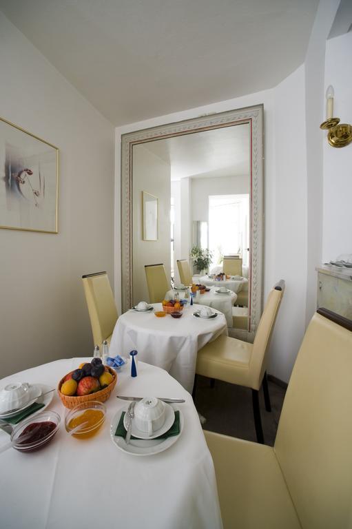 Hotel Goldener Hecht ไฮเดลเบิร์ก ภายนอก รูปภาพ