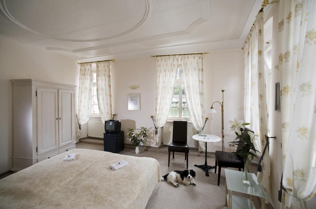 Hotel Goldener Hecht ไฮเดลเบิร์ก ภายนอก รูปภาพ